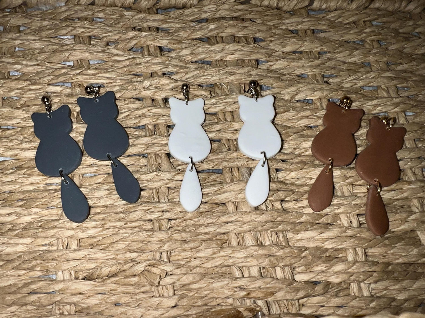 Cat studs