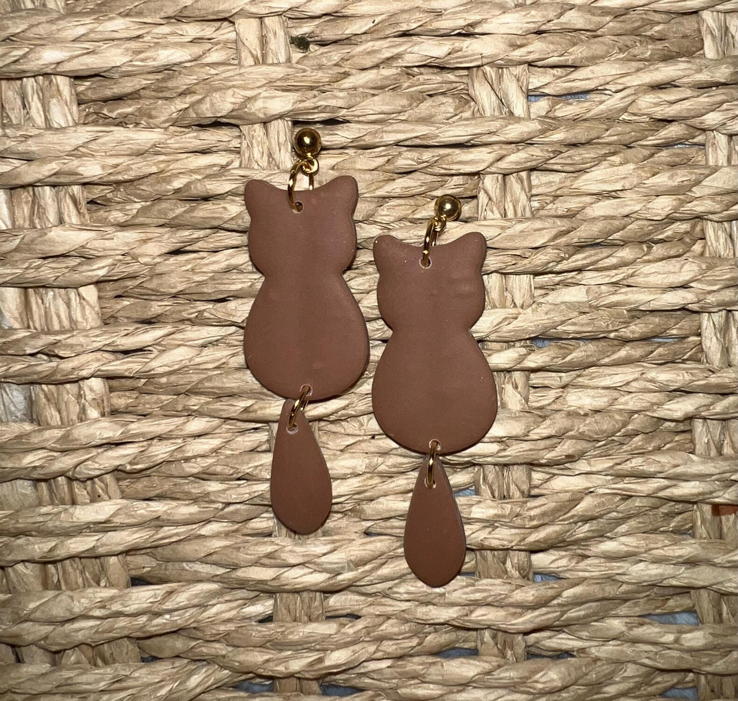 Cat studs