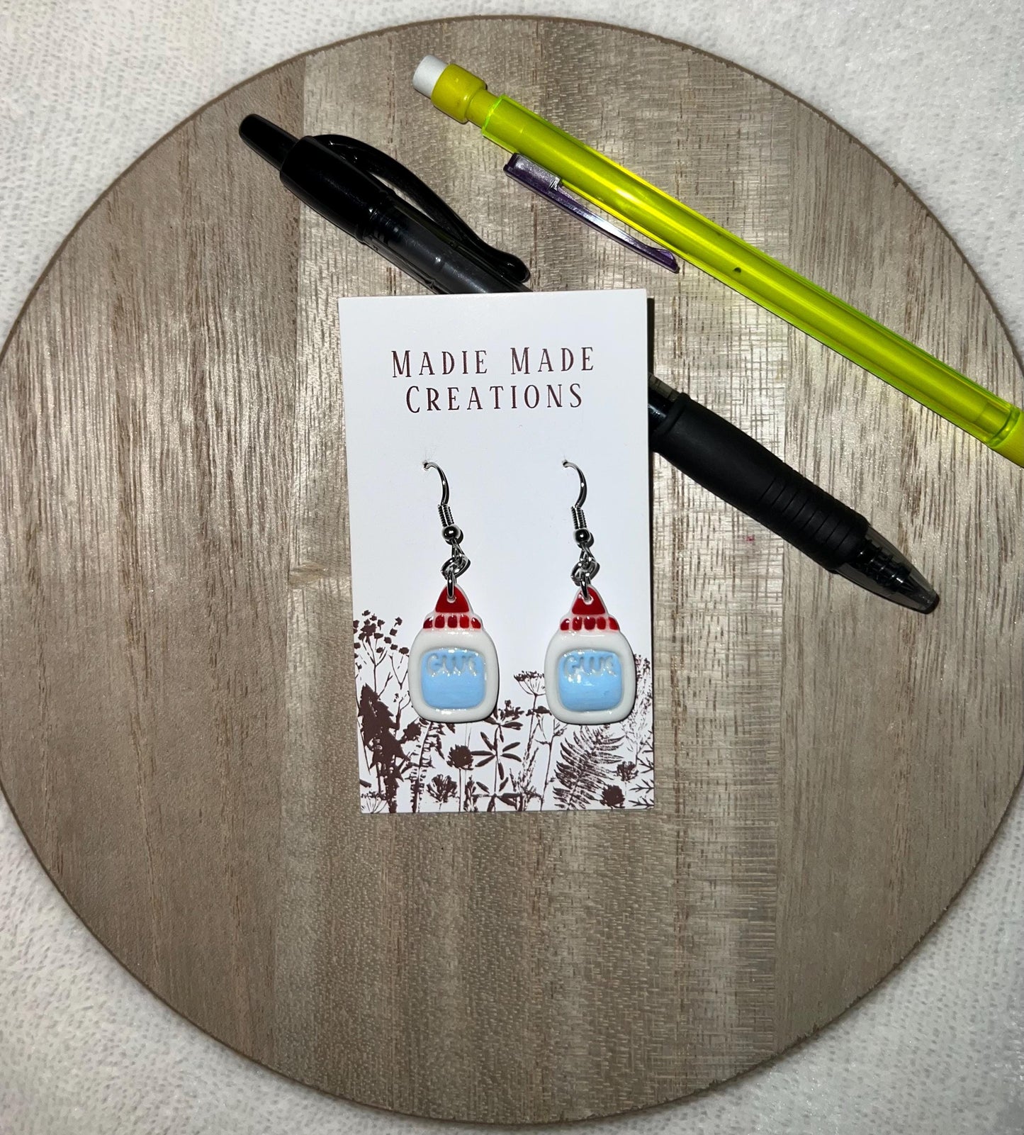 Glue dangle earrings