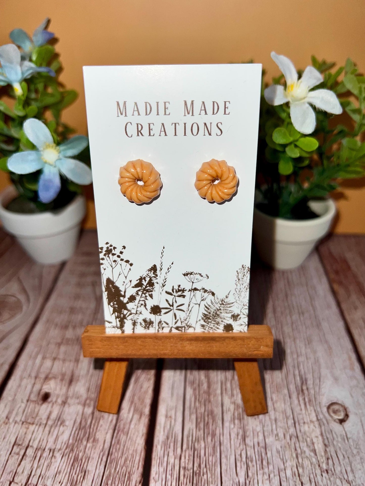 Bundt cake studs
